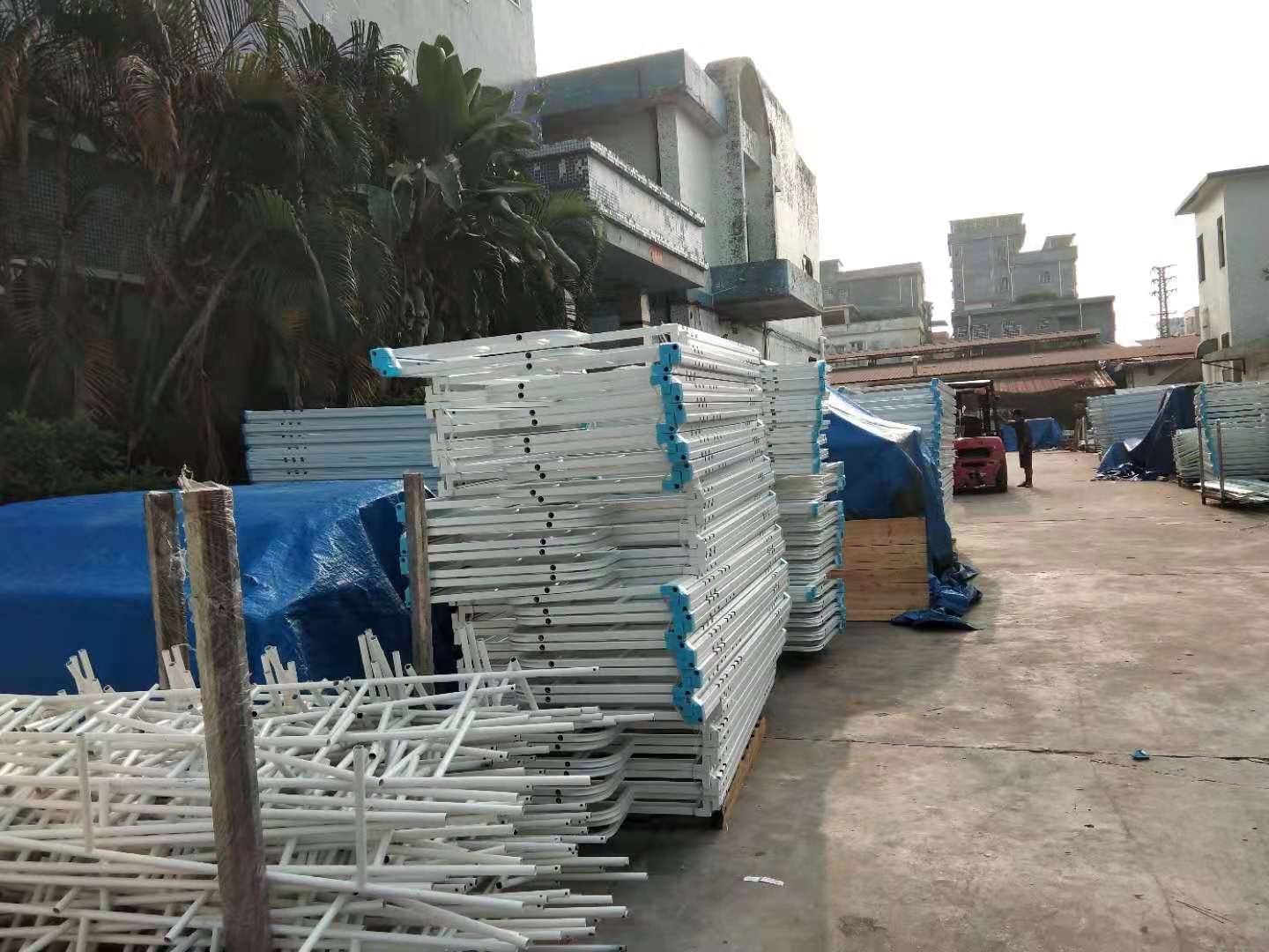 學(xué)生公寓床是卡扣好還是螺絲好？